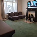 Group 2 Bedroom Apartment For 5