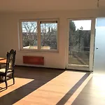 Jolie Studio Avec Vue Sur L\'Atomium