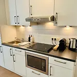 Urbanstay Suites - Grand Place 2 Bd Apartment