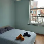 Confortable Avec Un Lit Double A Schaerbeek Cle Bleu Brussel