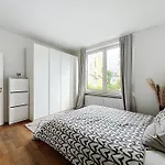 Bright And Cosy Apartment