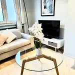 Beautiful 2 Bedroom Familiar Luxury Apartment