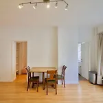 Very Nice & Large Studio-Plasky