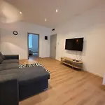Le Goujons - New Apartment Near Midi Station