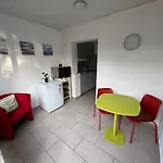 Calme Avec Jardin & Terrasse Metro Direct Centre De Apartment Brussels