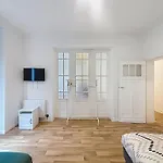 Leopold 6 Apartment *