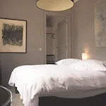 Les Du Vaudeville Hotel *