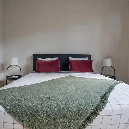 Apartment Beautiful 2-bedroom In The Center Of *