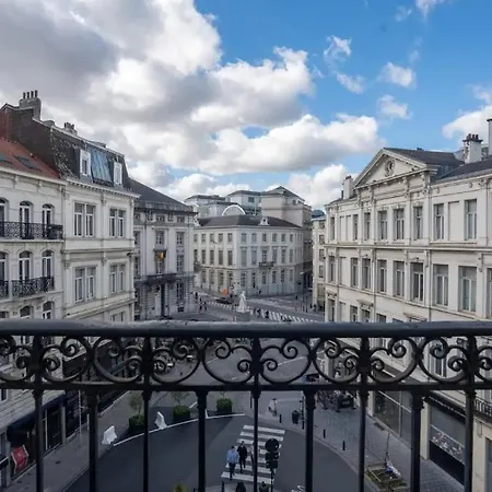 Beautiful 2-bedroom In The Center Of Apartment *