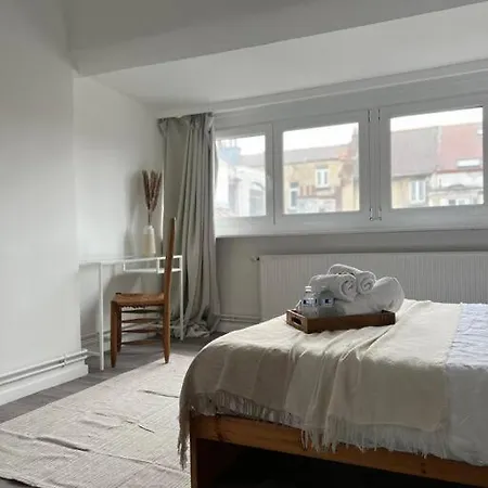Lovely 2-bedroom Duplex W/ Balcony In Apartment
