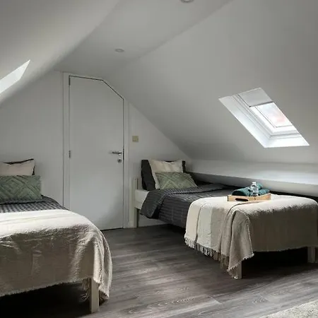 Lovely 2-bedroom Duplex W/ Balcony In Apartment