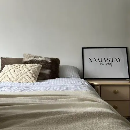 Lovely 2-bedroom Duplex W/ Balcony In Brussels