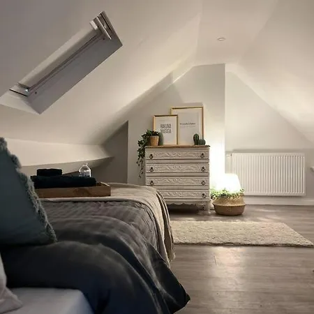 Lovely 2-bedroom Duplex W/ Balcony In Apartment