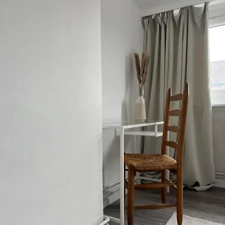 Lovely 2-bedroom Duplex W/ Balcony In Apartment *