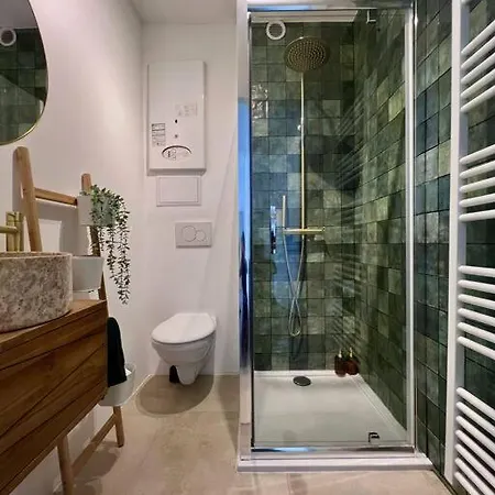 Lovely 2-bedroom Duplex W/ Balcony In Apartment Brussels