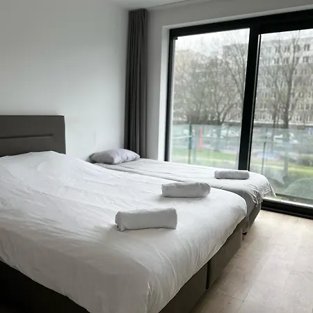 Furnished 2 Bedroom In Center Apartment *