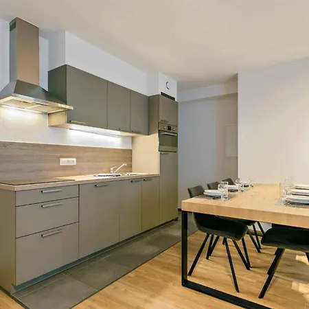 Furnished 2 Bedroom In Center Apartment