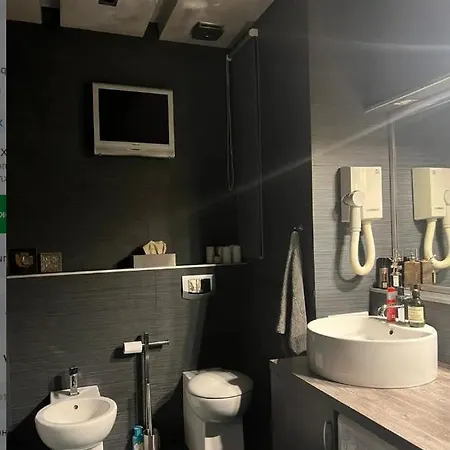 Cosy And Modern 2 Bedroom In Apartment *