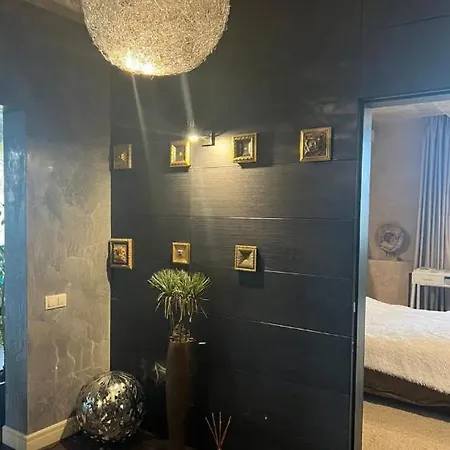 Cosy And Modern 2 Bedroom In Apartment