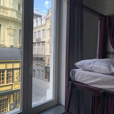 Safestay Grand Place Hotel 3*