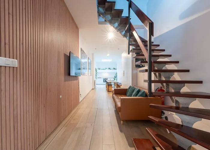 6 Bedroom House With Private Bathrooms In Bxl Downtown