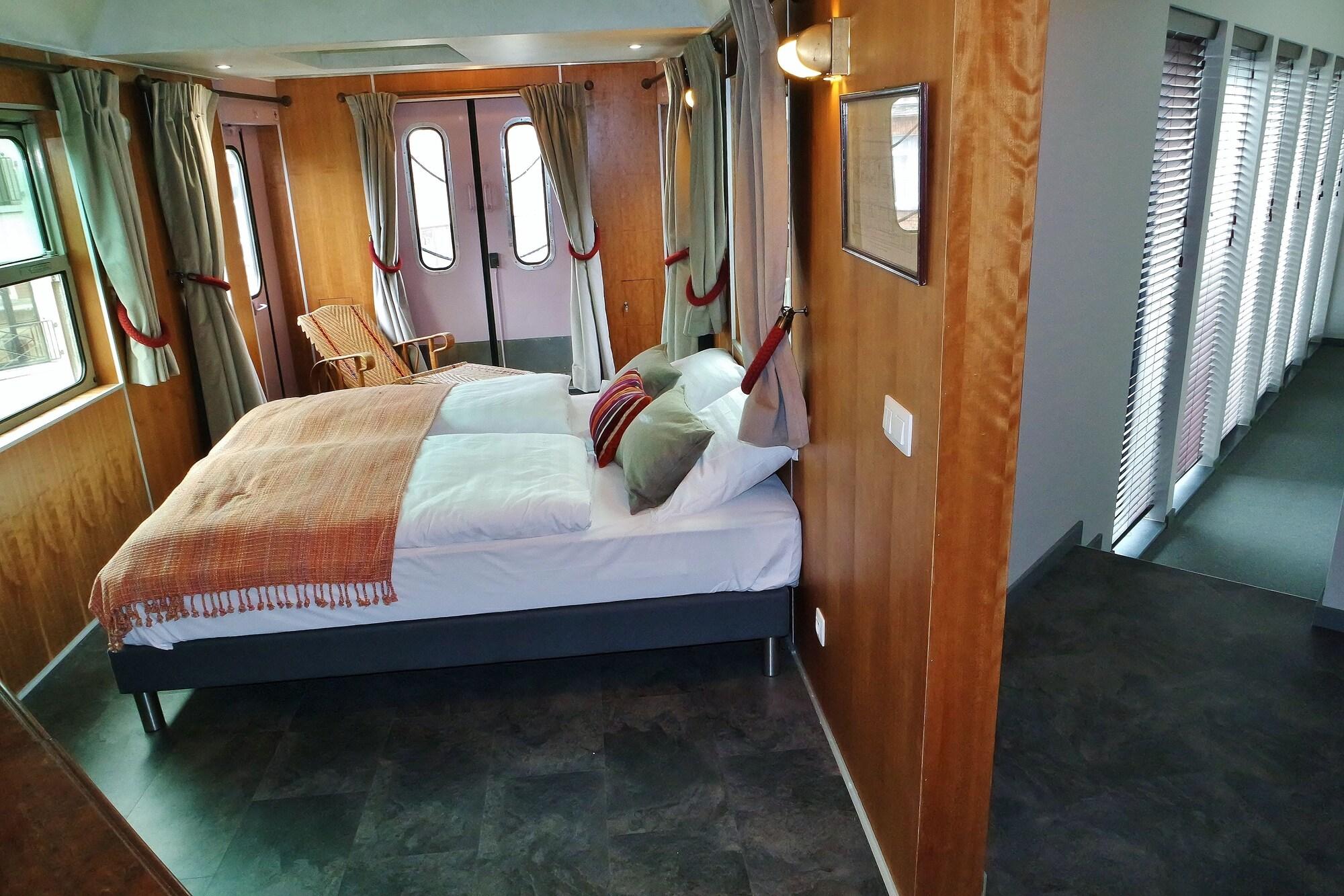 Train Hostel Schaerbeek
