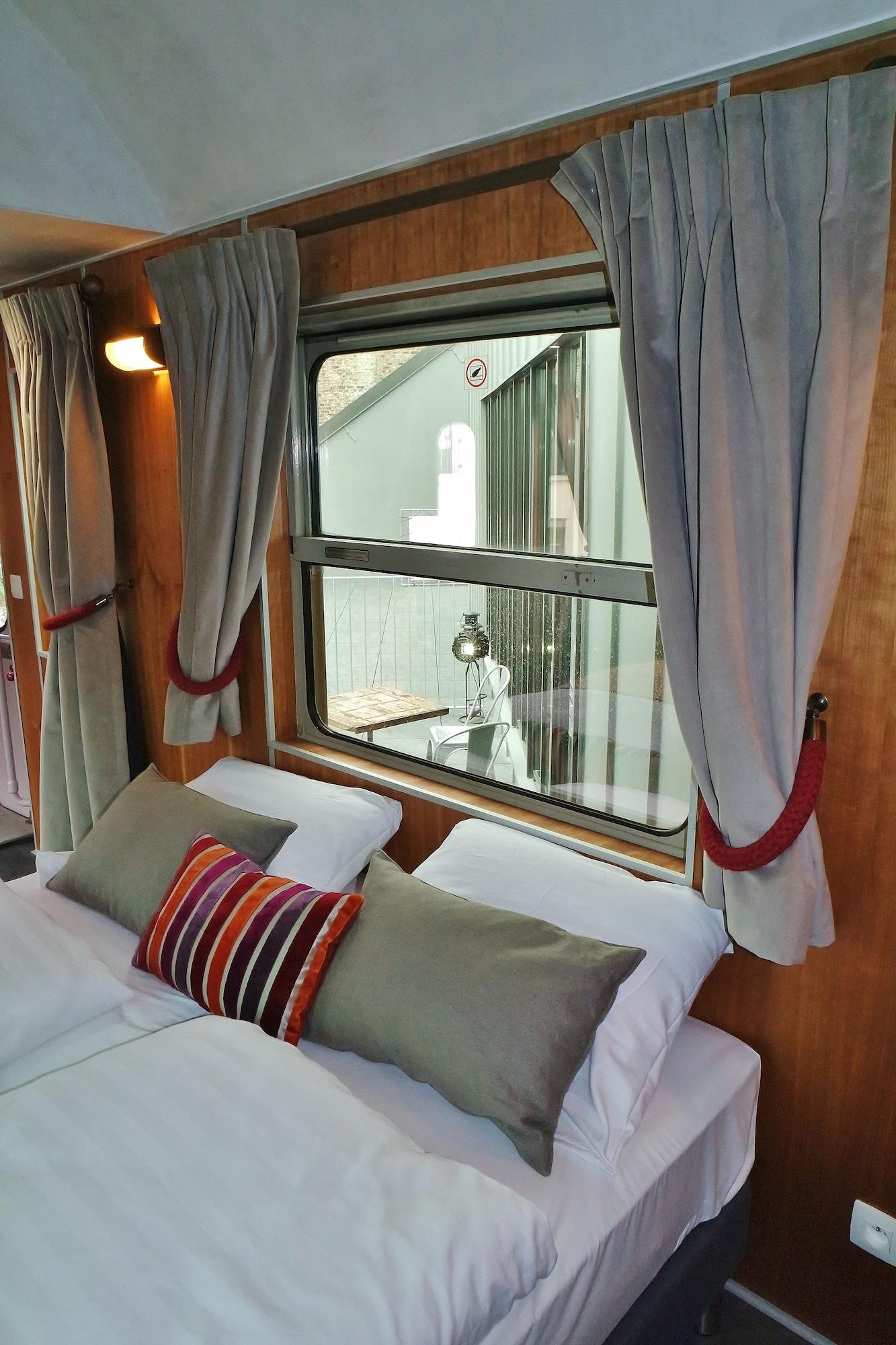Hostel Train *