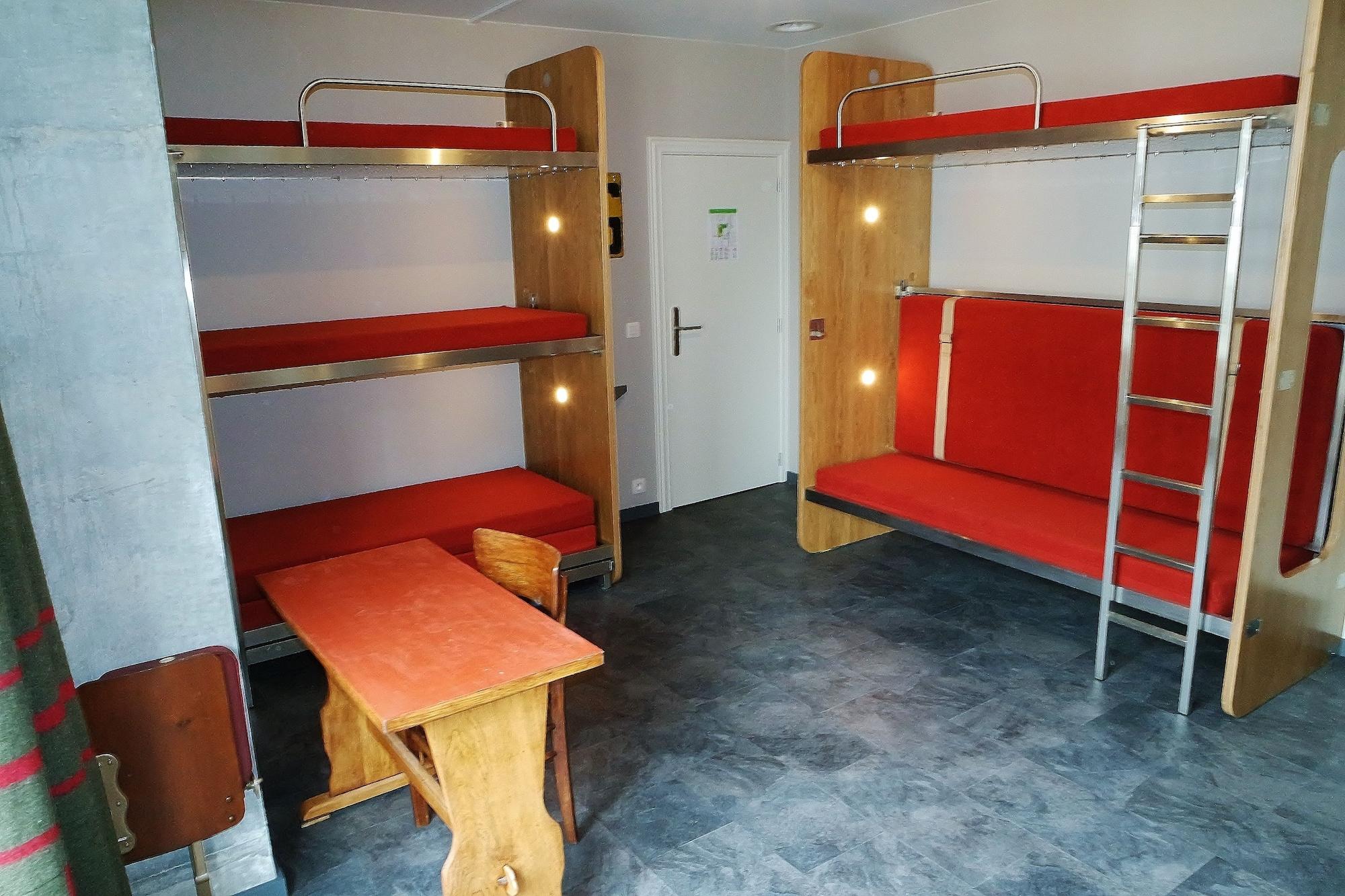 Hostel Train *