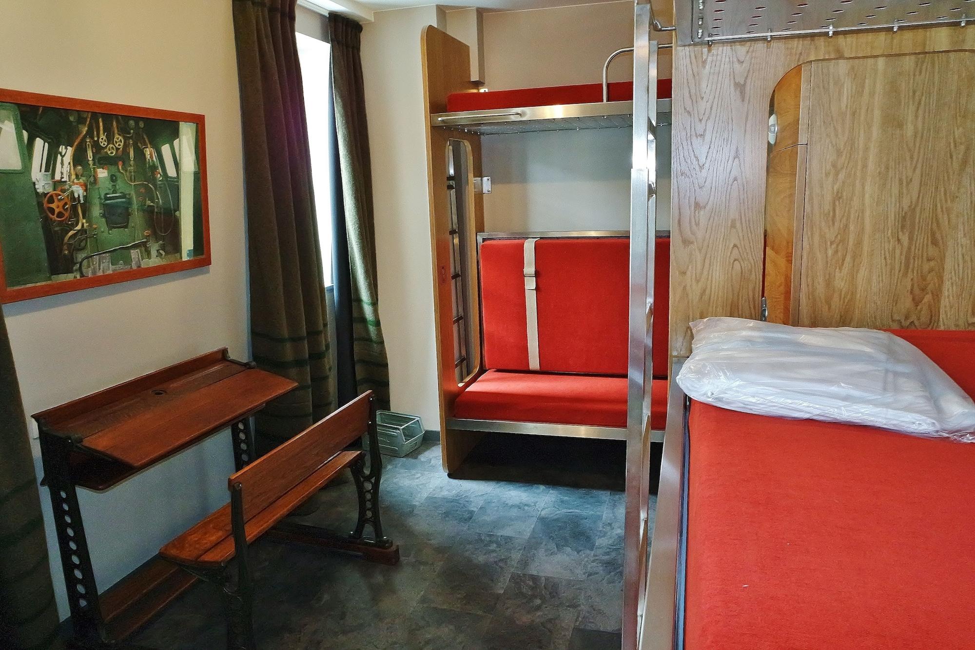 Hostel Train *