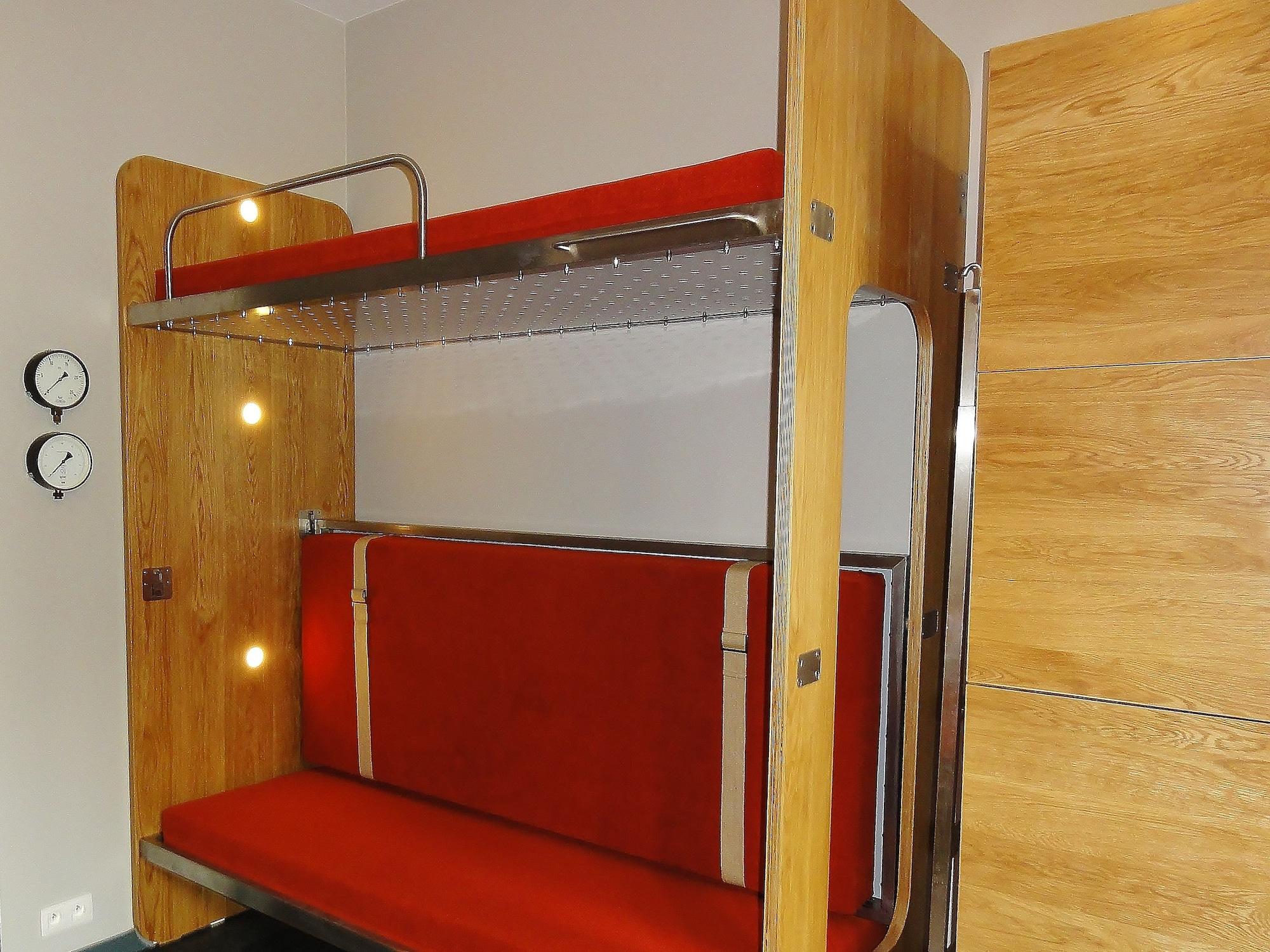 Hostel Train *