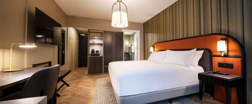 Doubletree By Hilton Brussels Khách sạn