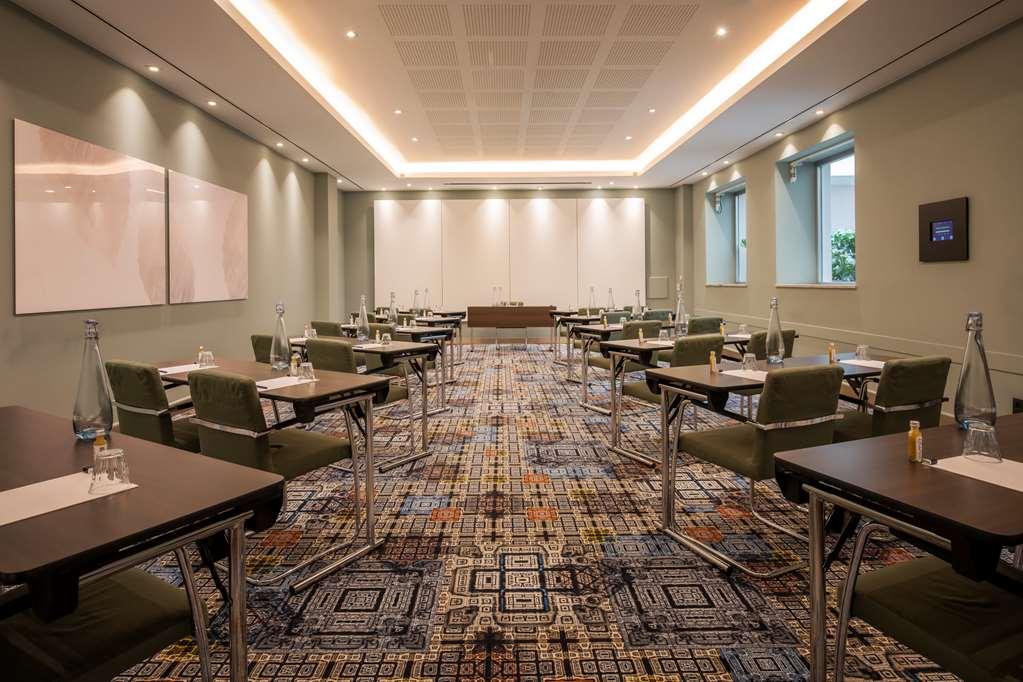 Khách sạn Doubletree By Hilton Brussels 4*