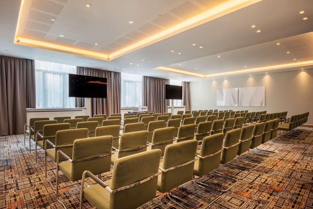 Khách sạn Doubletree By Hilton Brussels 4*