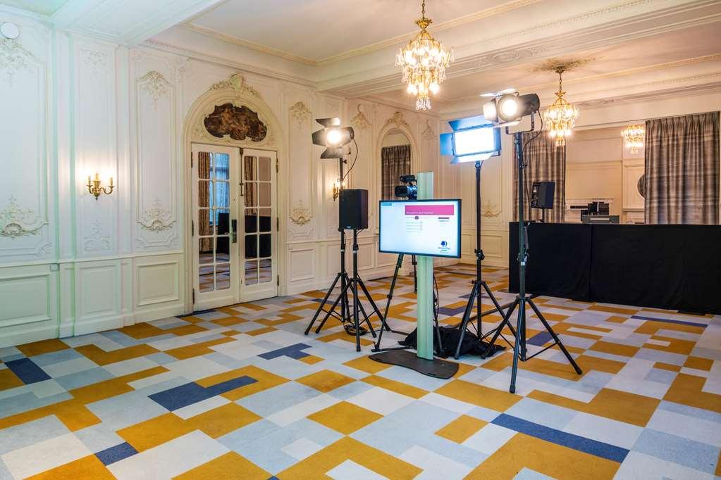 Khách sạn Doubletree By Hilton Brussels 4*