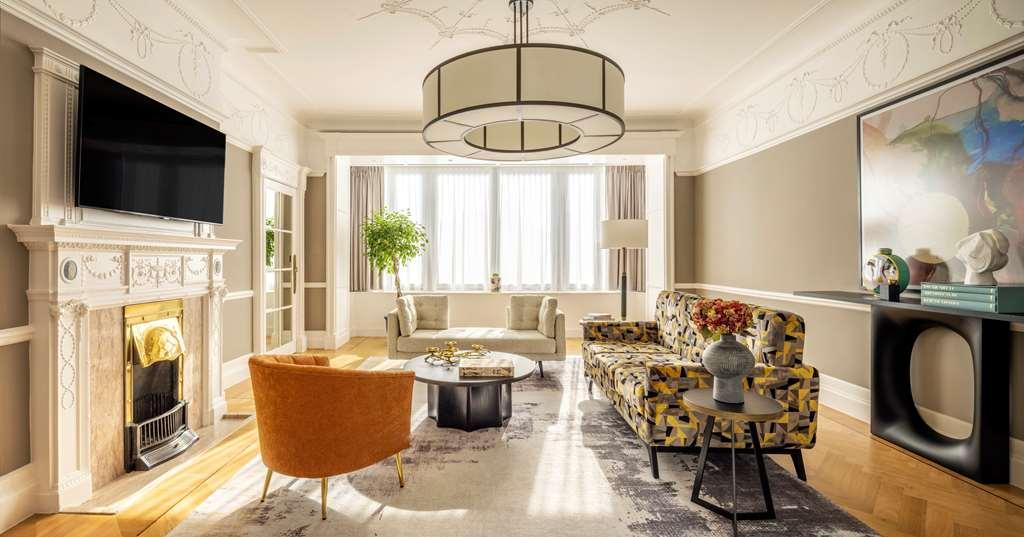 Khách sạn Doubletree By Hilton Brussels
