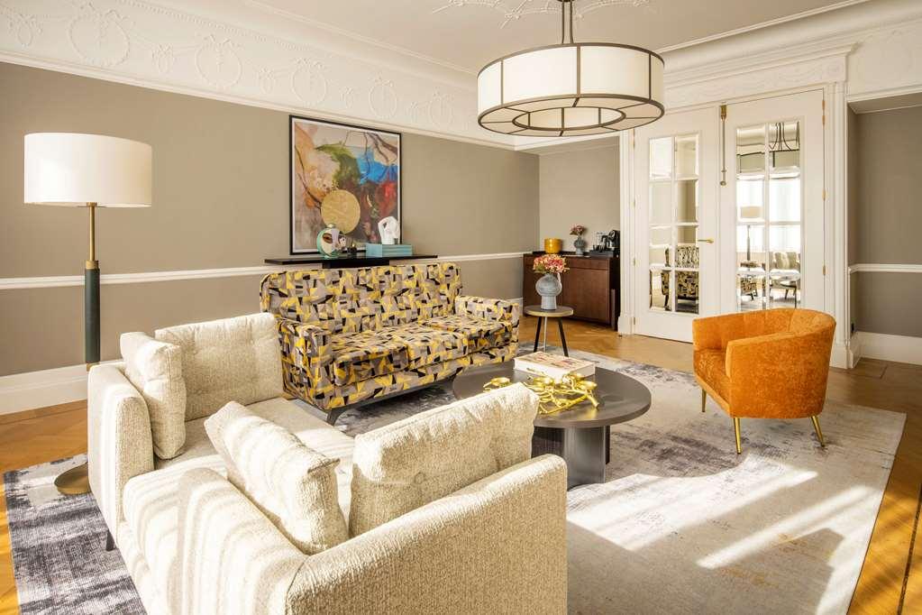 Doubletree By Hilton Brussels Khách sạn