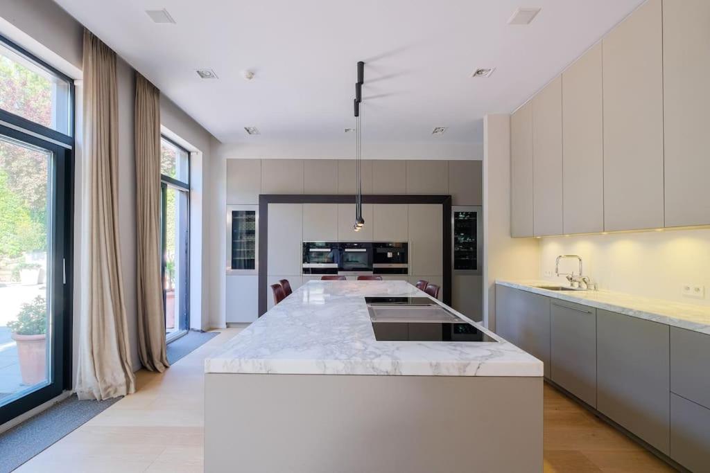1000m2 With Indoor Pool