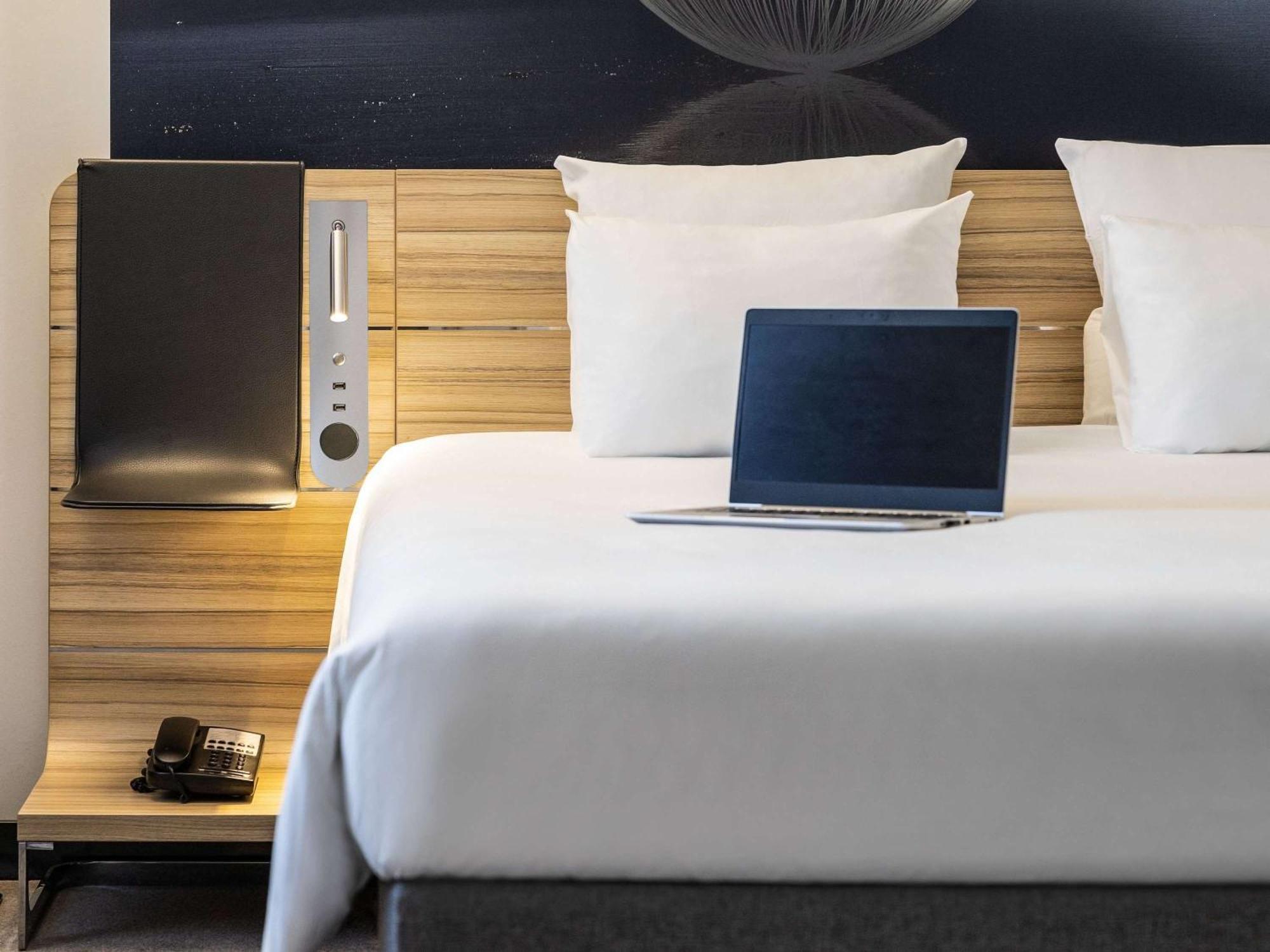 Khách sạn Novotel Off Grand Place