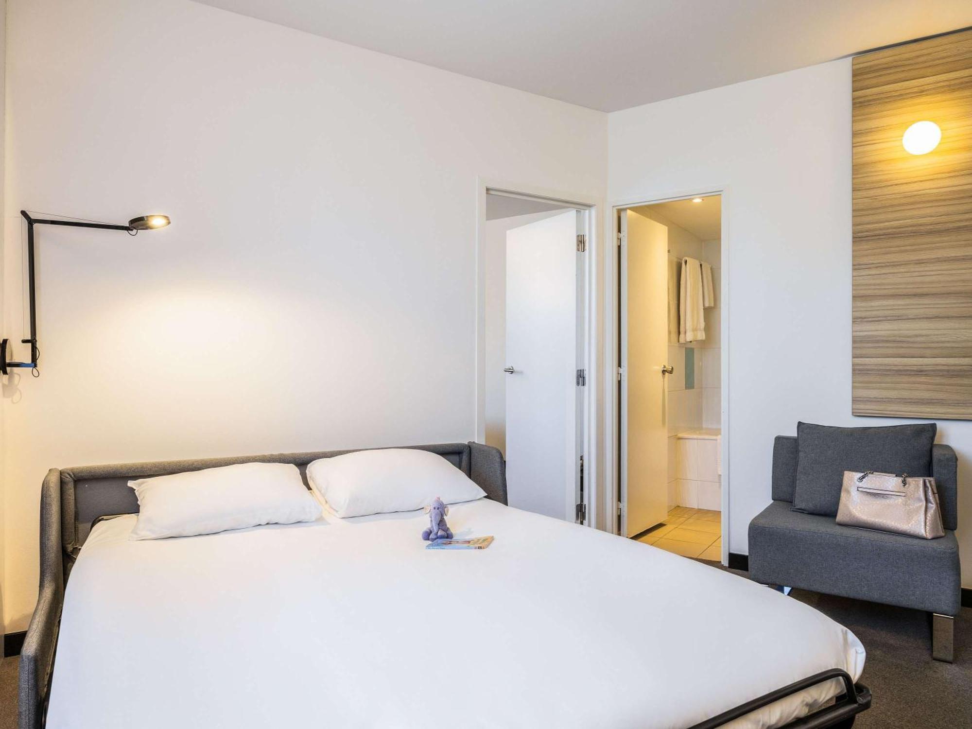 Khách sạn Novotel Off Grand Place Brussels