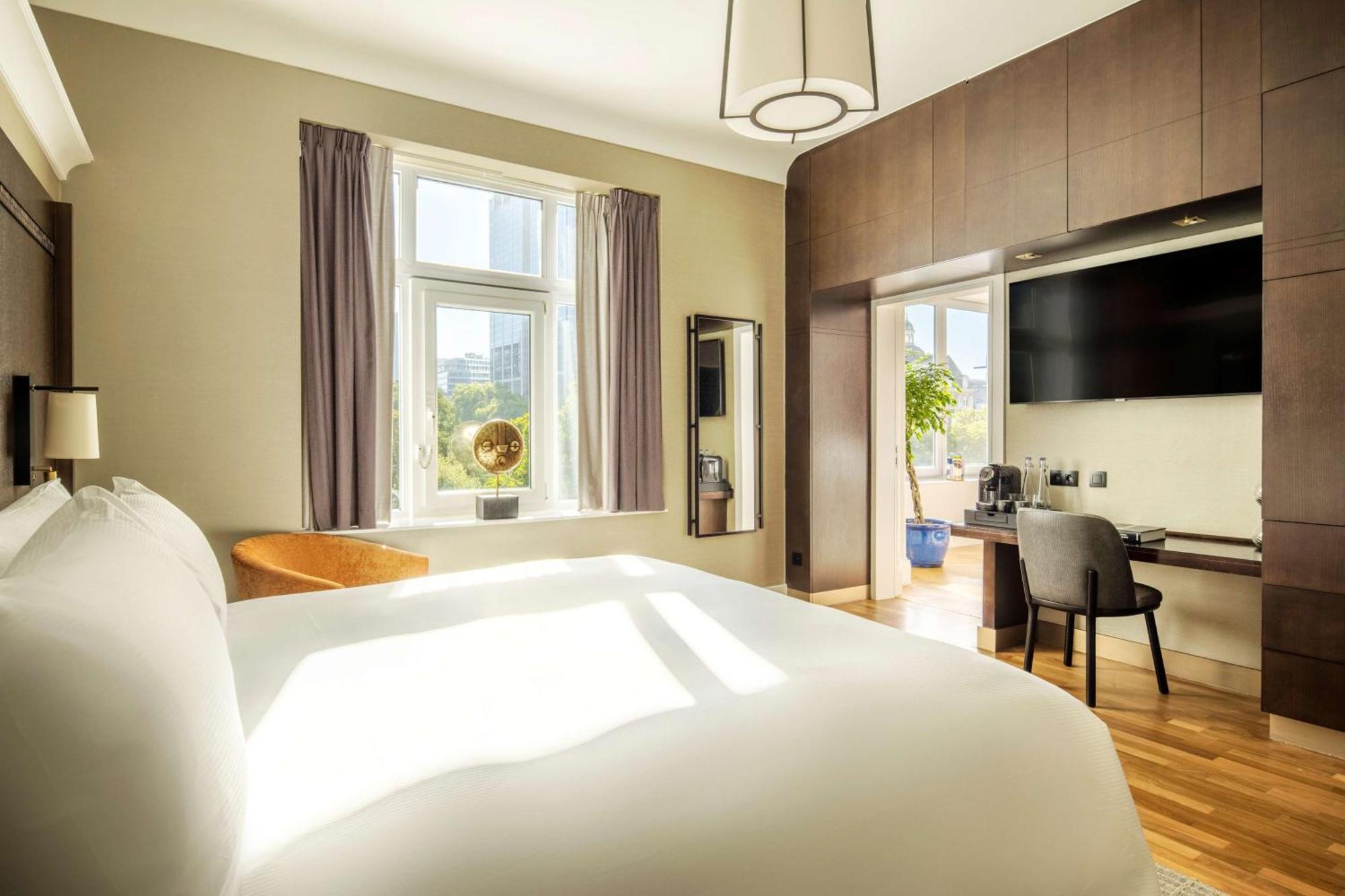 Doubletree By Hilton Brussels Khách sạn 4*