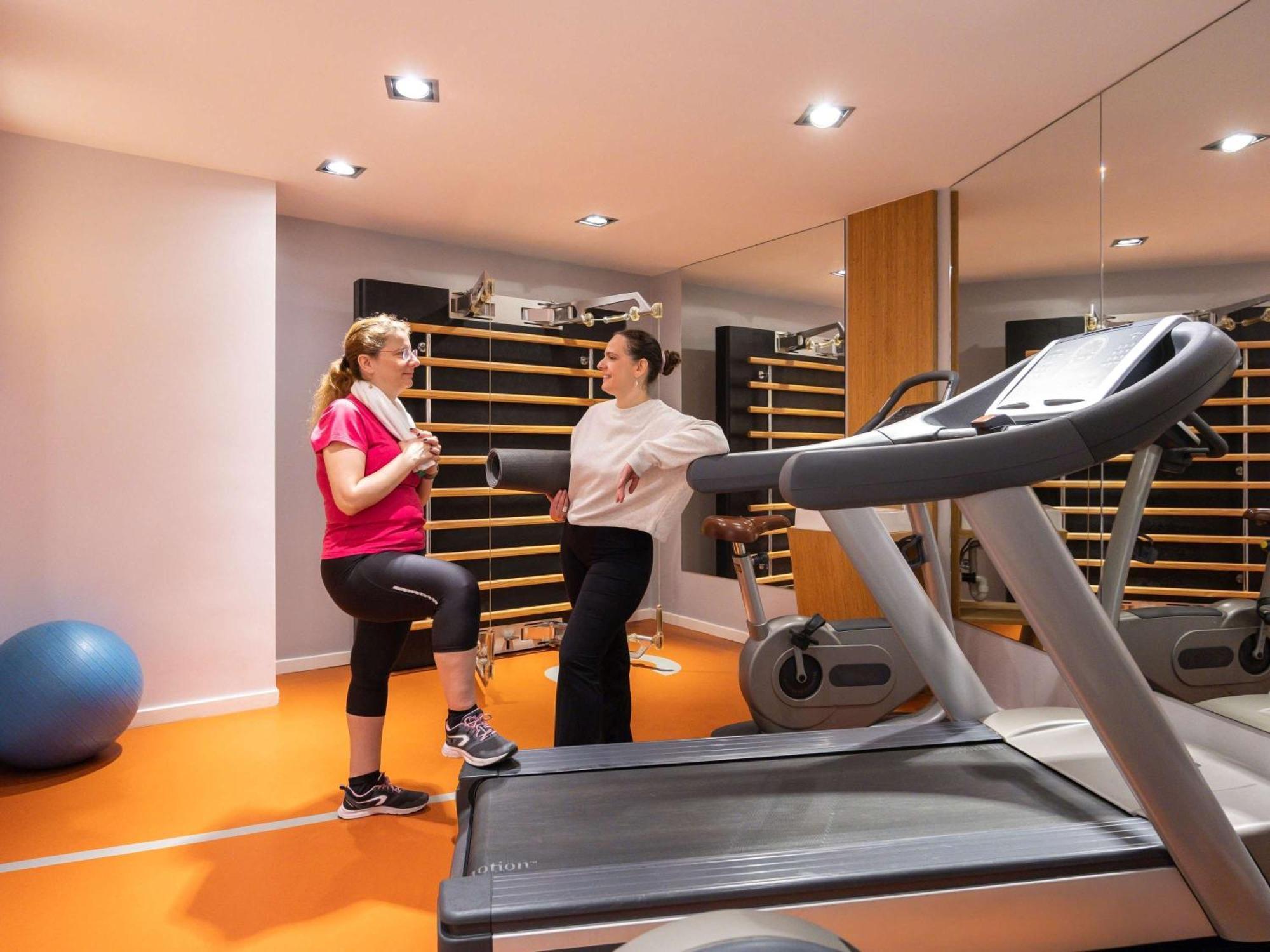 Khách sạn Novotel Off Grand Place 4*