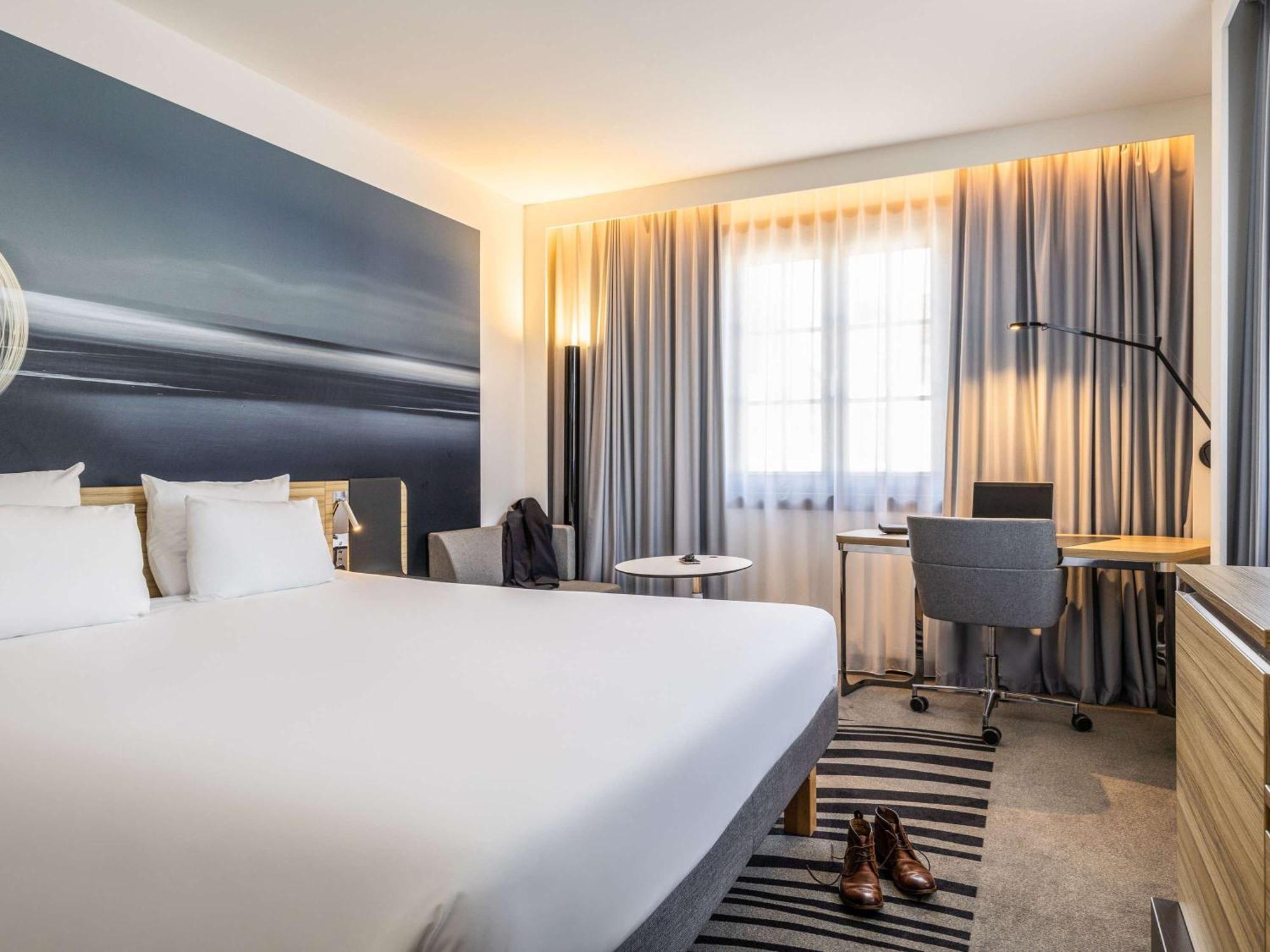 Khách sạn Novotel Off Grand Place 4*