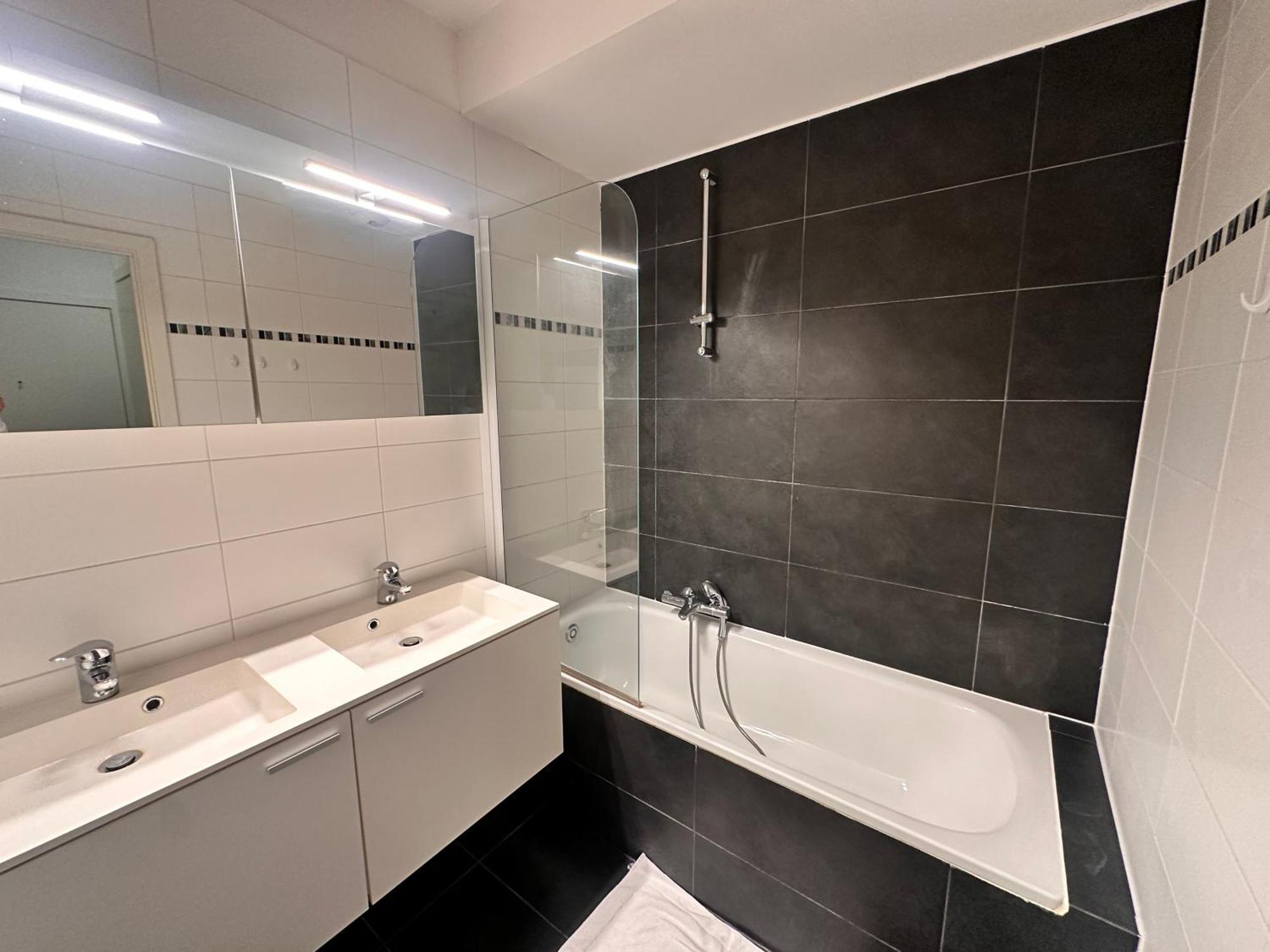 Cosy 2 Bedroom In Center * Brussels