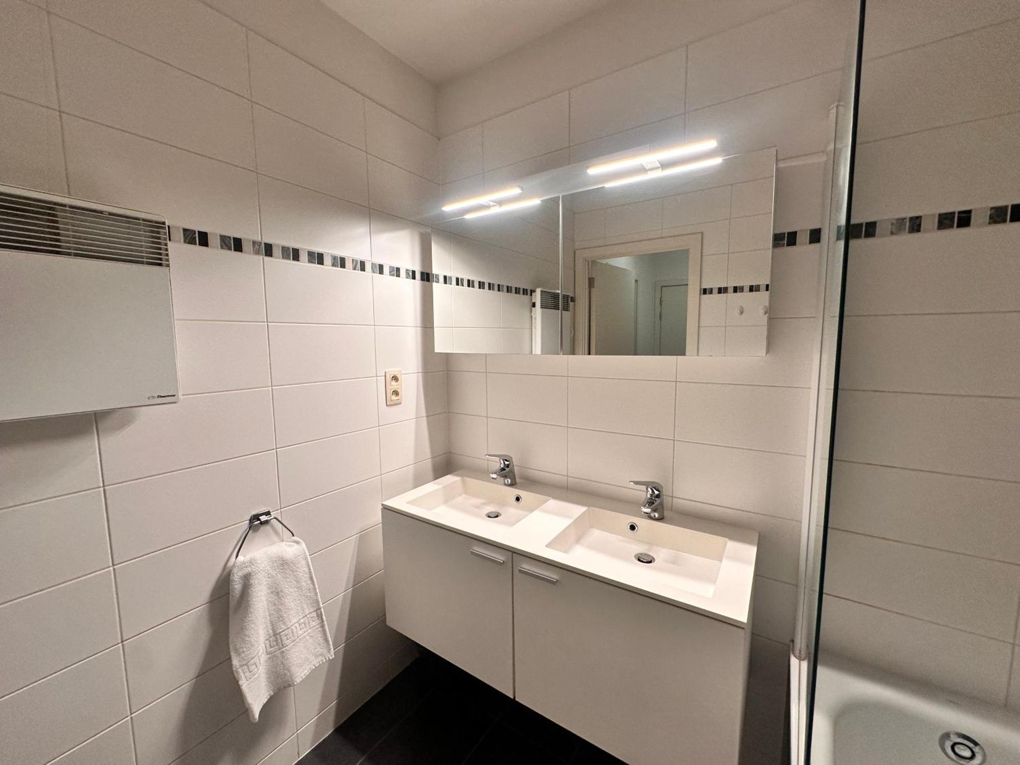 Cosy 2 Bedroom In Center Apartment *