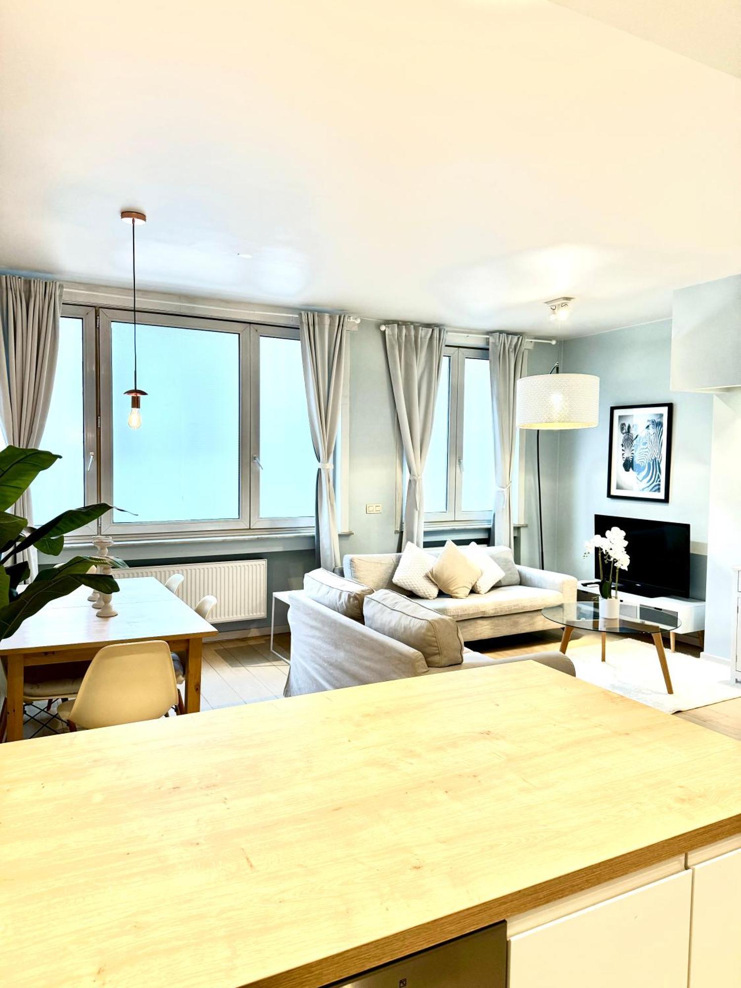 Beautiful 2 Bedroom Familiar Luxury Apartment Brüssel