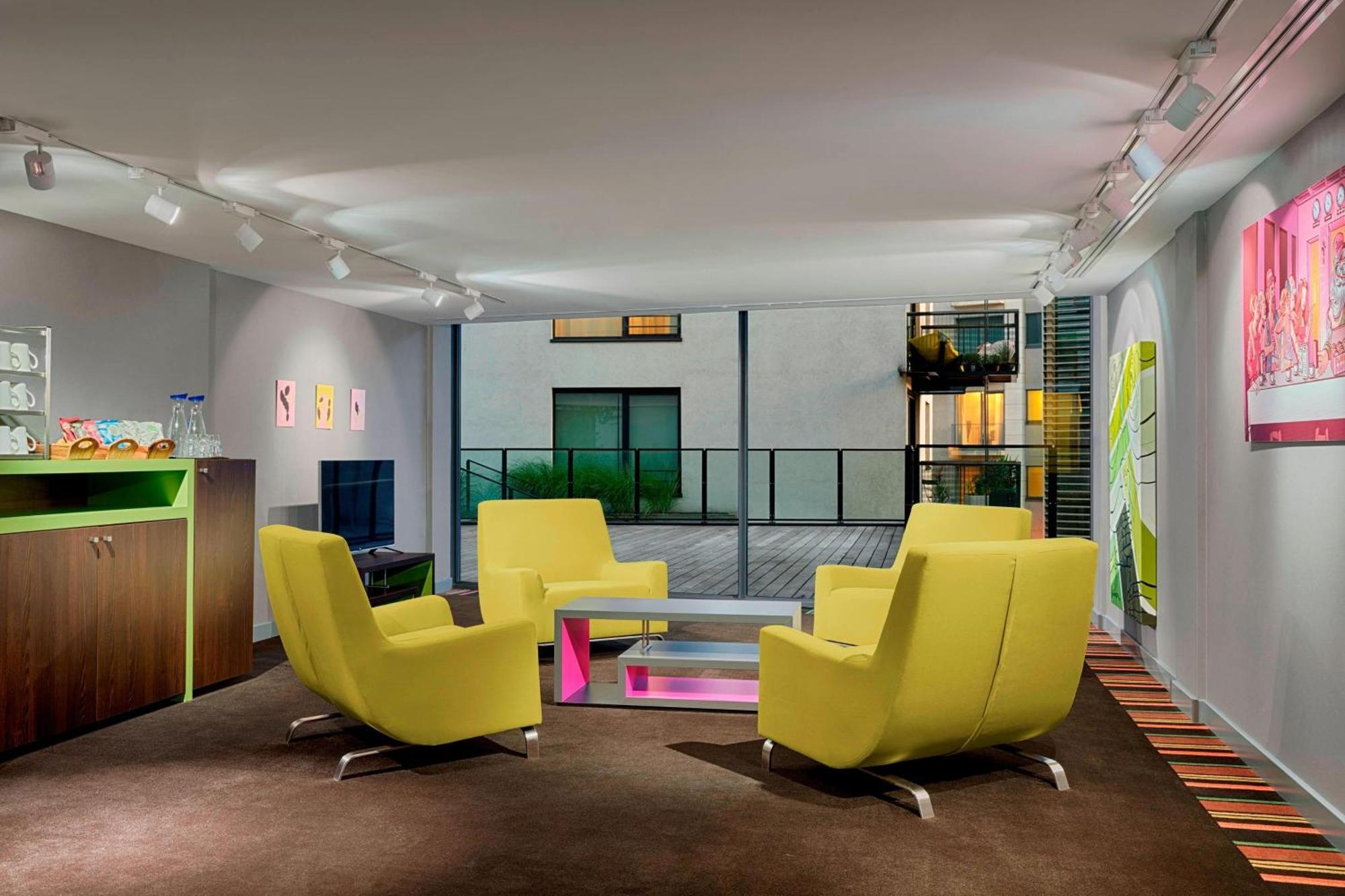 Aloft Schuman Khách sạn