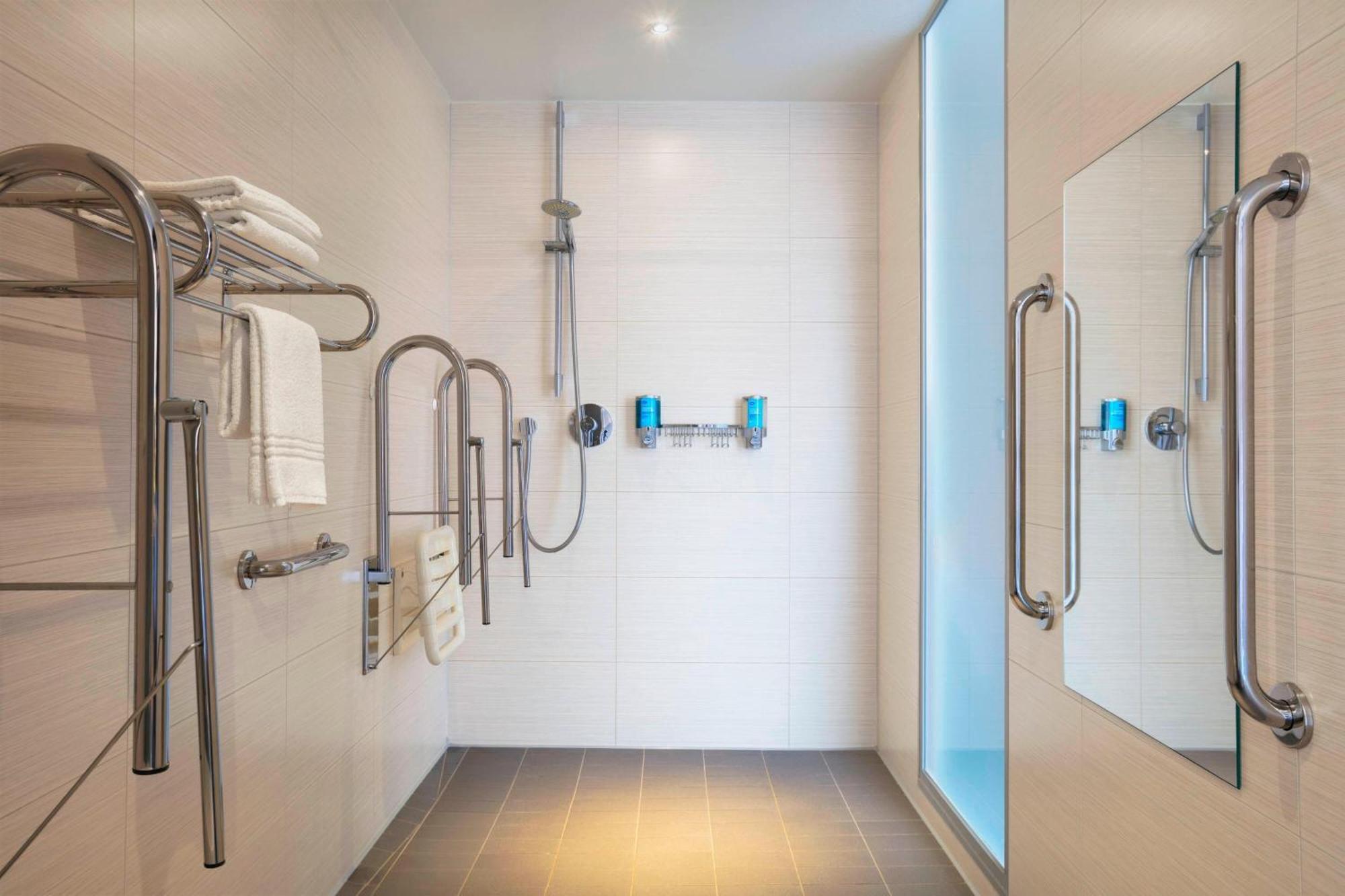 Aloft Schuman Khách sạn