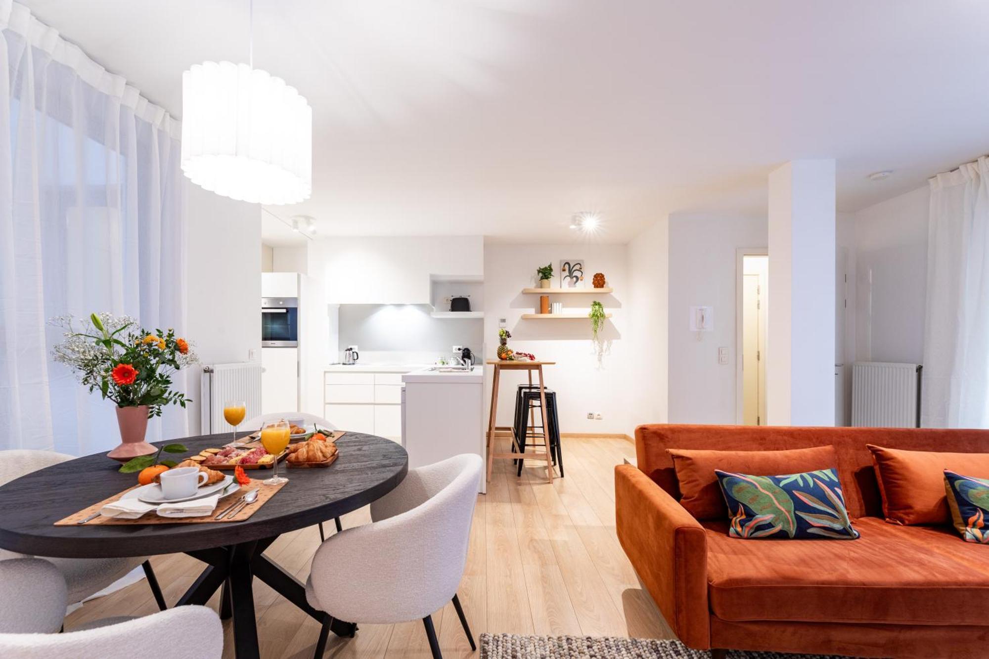 Contemporary Comfort In The Heart Of The Apartment *