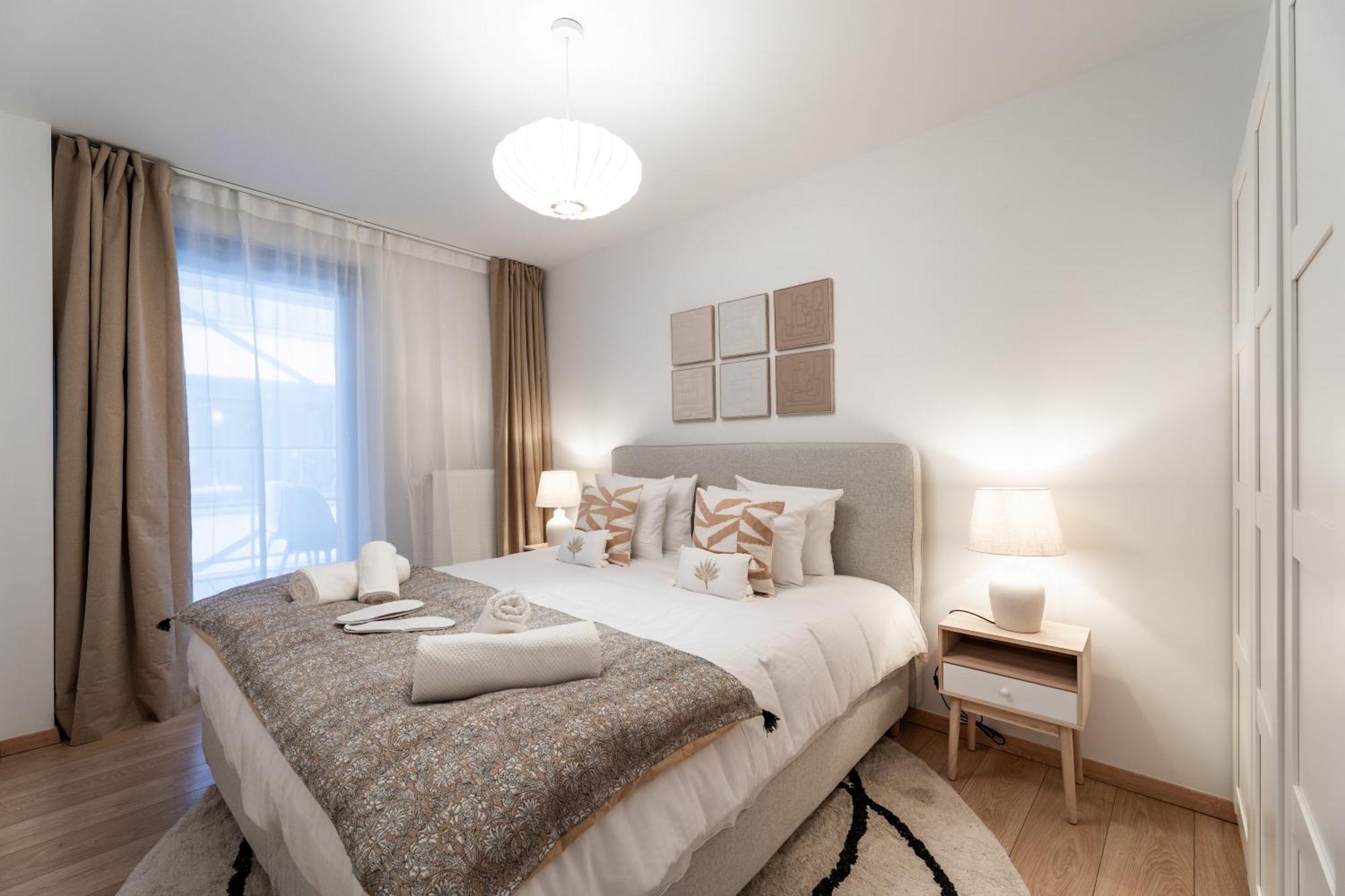 Apartment Contemporary Comfort In The Heart Of The *