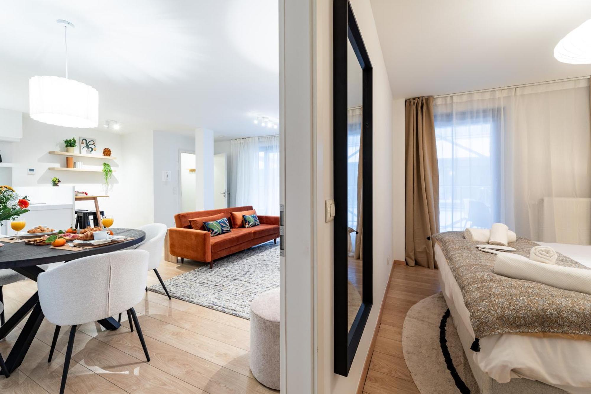 Contemporary Comfort In The Heart Of The Apartment *